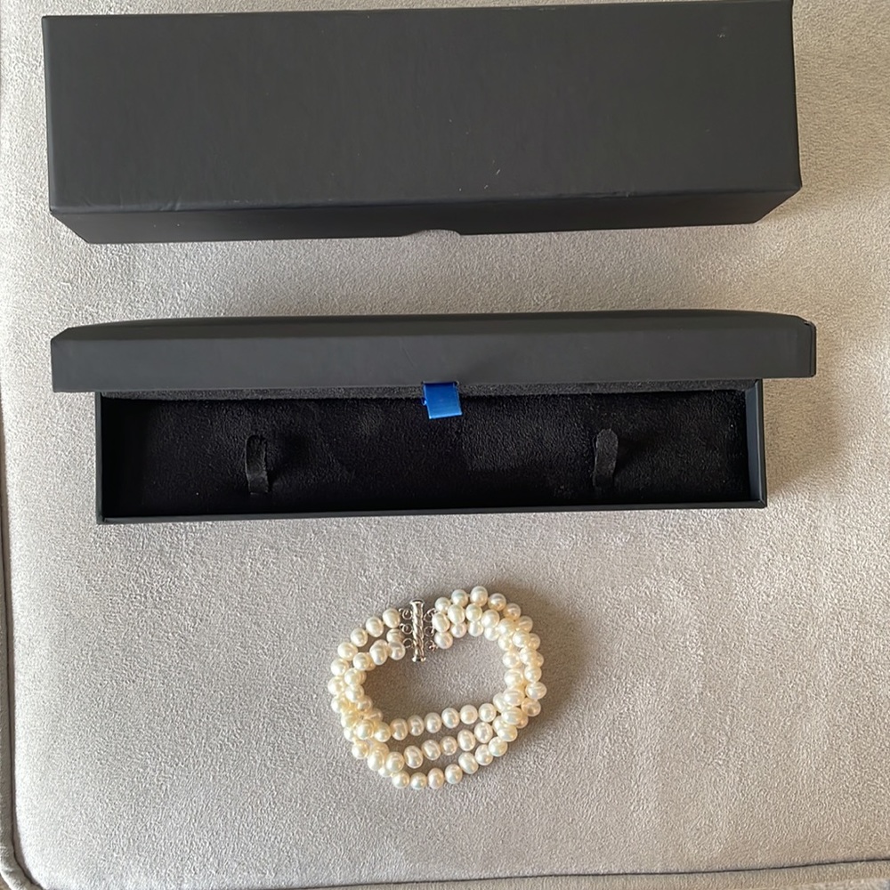Chunky pearl bracket